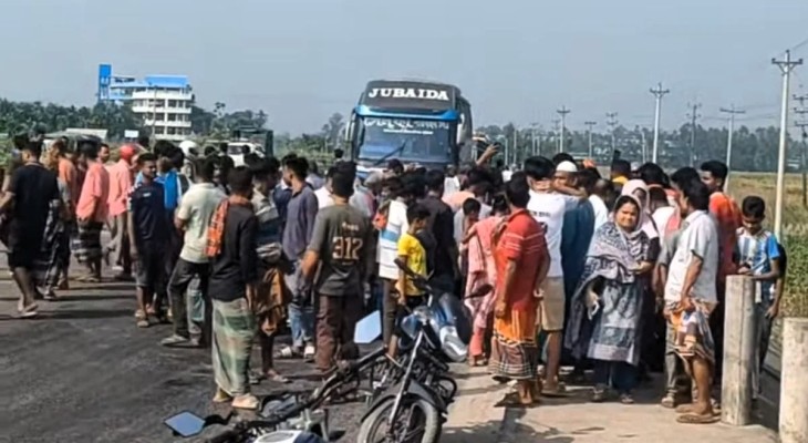 ঢাকা-আরিচা মহাসড়কে বাসের ধাক্কায় অটোরিকশার যাত্রী ও চালক নিহত
